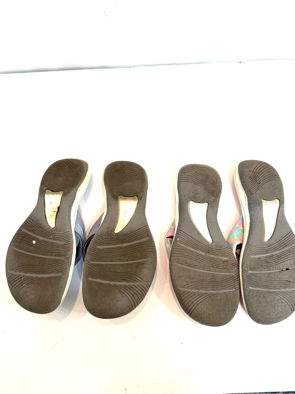 2 Pairs of GIRLS Clark’s Cloudsteppers Thong Sandals Periwinkle and Pink Sz 1